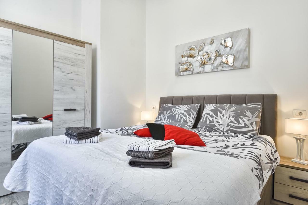 Apartment 20M From Arena Пула Экстерьер фото
