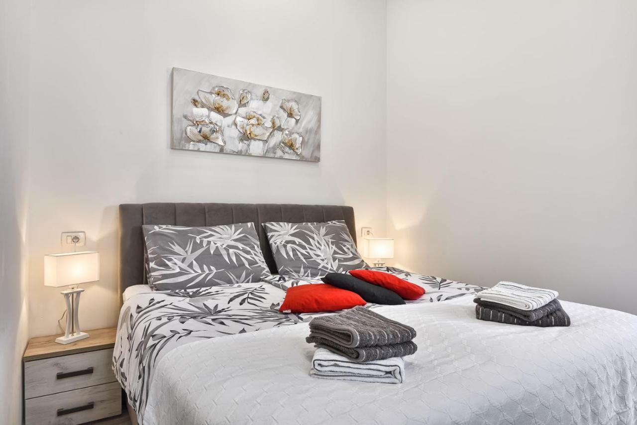 Apartment 20M From Arena Пула Экстерьер фото